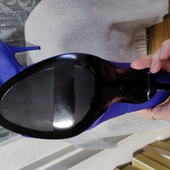 Aldo size 71/2 4inch open toe heels. True to size. - Picture 6 of 6